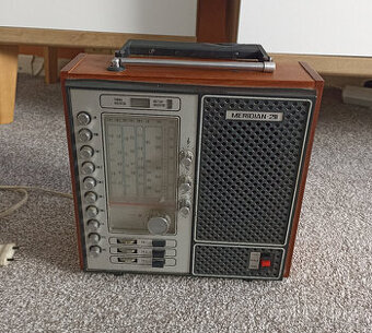 Staré retro rádio Meridian 211