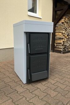 Liatinovy kotol na tuhé palivo