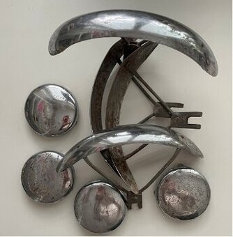 Blatníky a puklice retro kočíka