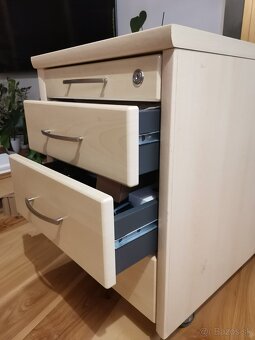 Zasuvkovy kontajner do kancelarie IKEA