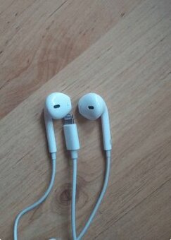 Apple slúchadla