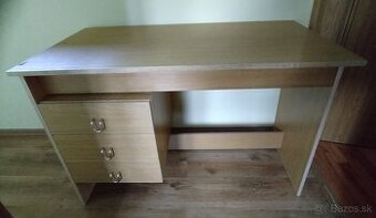 písací stôl