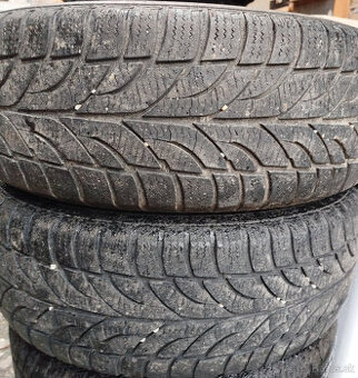 Predam jazdene zimne pneu 215/60R16 Paxaro 99H XL