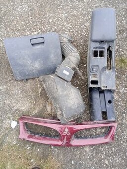 Mitsubishi Carisma lakťová opierka