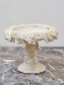 Alabastrový nástolec