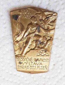 Rozne stare odznaky na predaj...