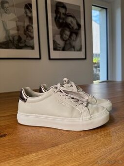 Calvin Klein tenisky 37