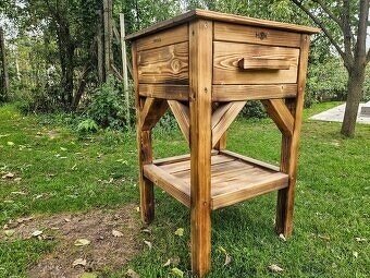 Masívny drevený kuchynský stolík (smrek) - ručná výroba