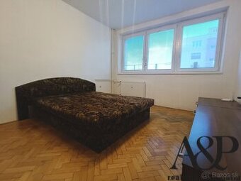 NA PREDAJ 1 IZB. BYT V CENTRE MESTA, 35M2, UL.M.R.ŠTEFÁNIKA.