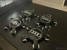 Stredové krytky / pukličky Audi 135mm čierne