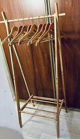 Bambusový skladací vešiak + drevené vešiaky 9ks
