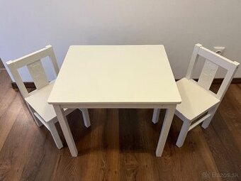 Detsky dreveny stol so stolickami Ikea