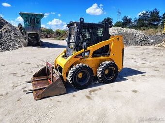 Nakladač CAT 226 - 1