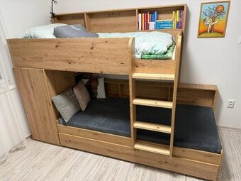 Poschodová posteľ s úložným priestorom a skriňou