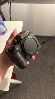 Predám telo Panasonic S5iix + SMALLRIG 4143 Cage Kit