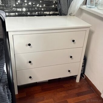 Predám bielu komodu IKEA KOPPANG (3 zásuvky)