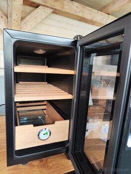 HUMIDOR