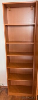 Skrinka s poličkami