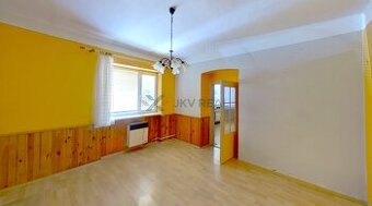 Rodinný dom s výnimočným pozemkom – Levice, priestor+pokoj