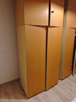 Zadarmo skrine a postel