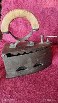 Starožitná žehlička