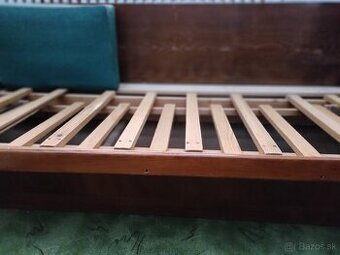 Retro rozkladací gauč s matracmi