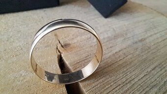 Panska zlata obrucka