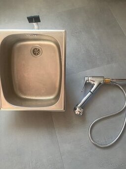 Kuchynský drez a batéria