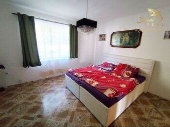 Stavebný pozemok so starším domom a predaj