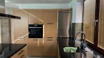 Kuchynská linka so spotrebičmi