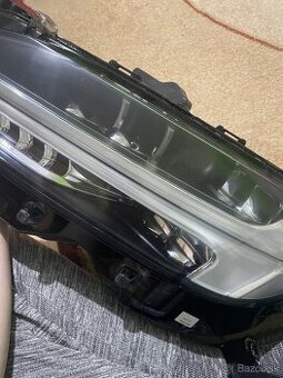 Plne funkčné ľavé natáčacie svetlo z VOLVA S90/V90 Predám pl