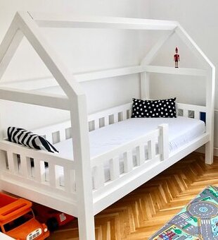 Kvalitná domčeková posteľ