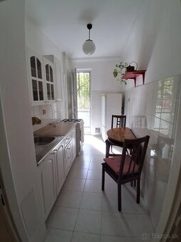 Na prenájom 2-izbový byt 53 m², loggia – Rovníková ulica