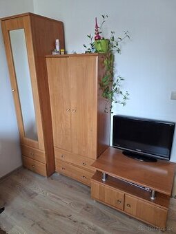 Skrine do malej obyvacky + stolik