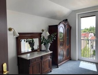 Toaletný Stolik s mramorovú doskou