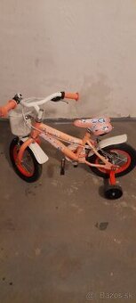 Predam pekny detsky bicykel s pomocnymi kolieckami