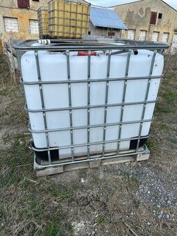Predám IBC kontajner 1000L na palete