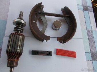 Predam pre skoda 105-120 nov drz tapacira otv kapoty puzdra