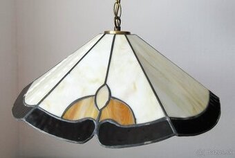 stará lampa v štýle Tiffany