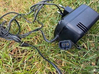 sieťová RC nabíjačka Kyosho 1.2V-12V (regulačná)