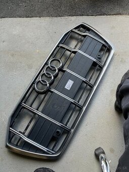 Audi a6 c8 allroad 4k grill maska mrizka