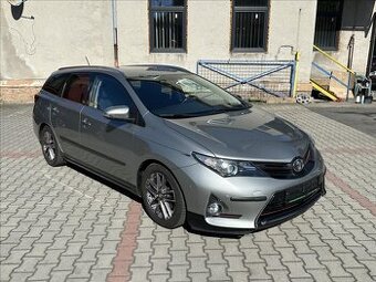nabízíme Toyota Auris 1.6 98kW 2015 128503km EXCLUSIVE TAŽNÉ