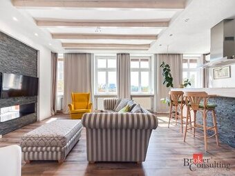 Veľkometrážny staromestský 2i byt s balkónom pri Dunaji