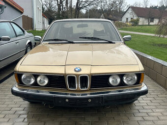 BMW 7 E23 728i pred face pojizdne