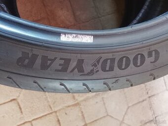 Predám letné pneu 275/35r22