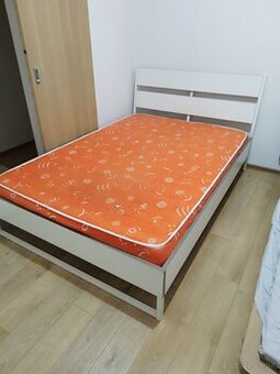 Manželská posteľ s matracom