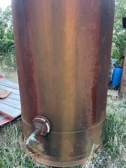 Predam Masívnu  železnú nádrž 2000 L (valec)