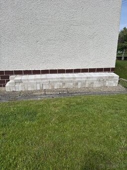 Komínové tehly biele