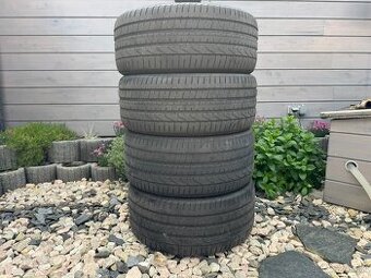 265/40 R21 ; 295/35 R21