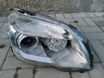 Mercedes GLK predné svetlo
